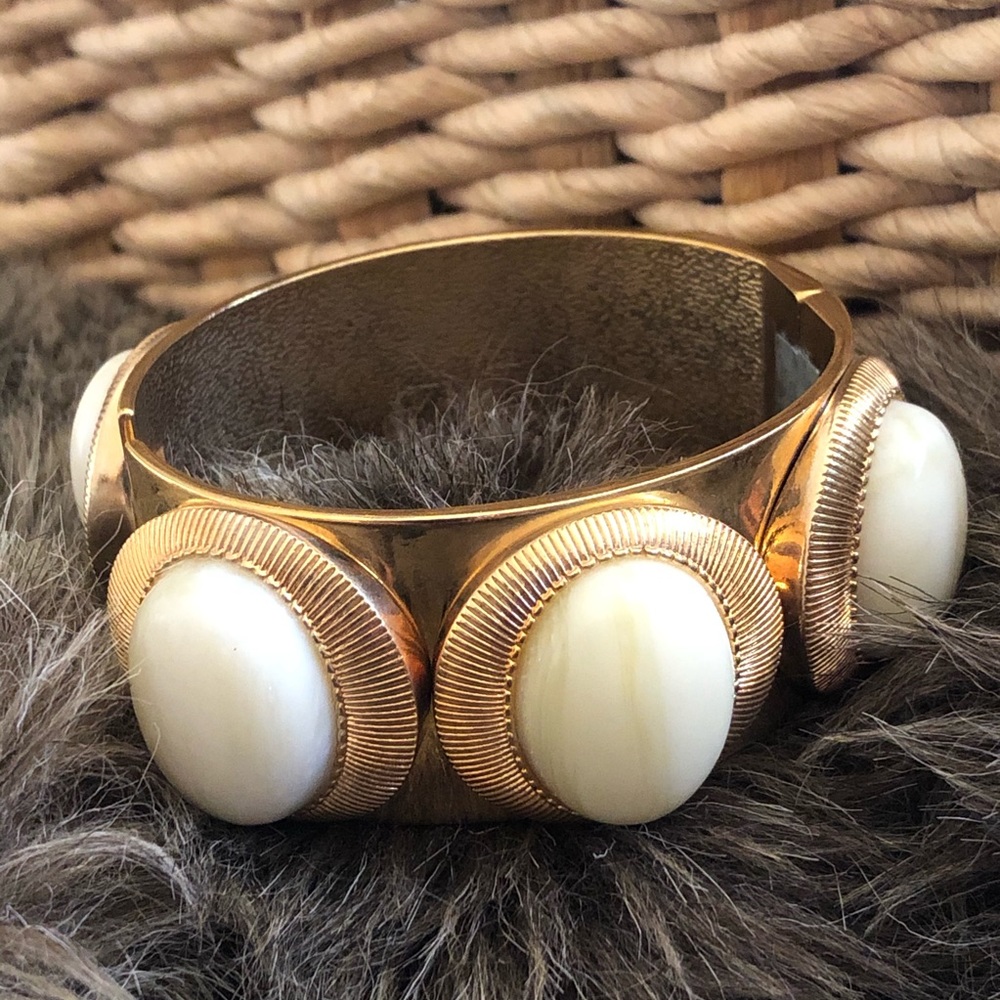 Vintage Two Sisters cream quartz stone bracelet